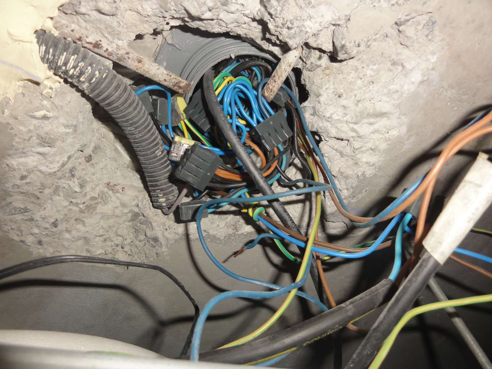 HConsulting - Électricité générale, tertiaire, industrie, études, dépannages - 37540 St Cyr Sur Loire